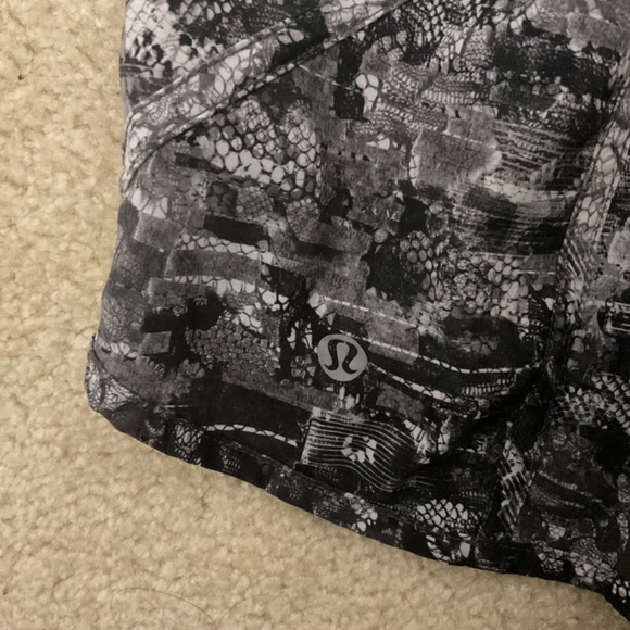 Lululemon Shorts 4 - Picture 3 of 4